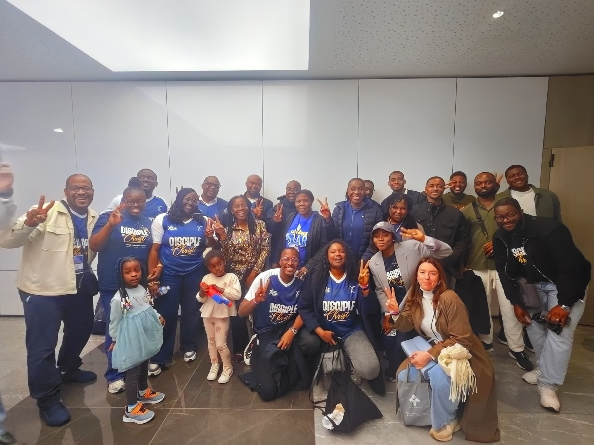 Temps de louange lors d'un rassemblement de la famille Les Déterminés